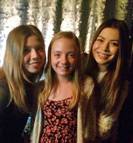 Dell Junior Chief Blogger with Jeanette McCurdy and Miranda Cosgrove of iCarly